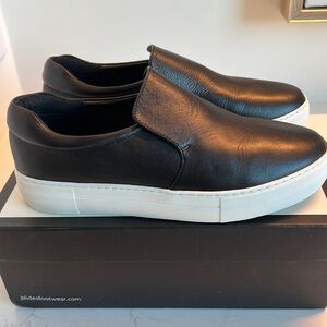 J/Slides NYC Sneakers Size 9